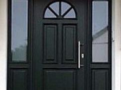 Holz-Haustür dunkelgrau mit zwei Seitenteilen und Halbrundem Lichteinlass