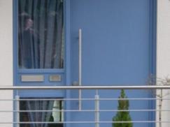 Haustür in blau mit Oberlicht und Seitenteil mit integriertem Briefkasten